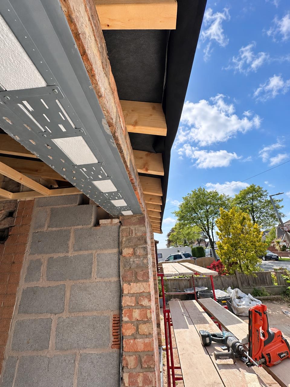 Steel lintel and roof edge