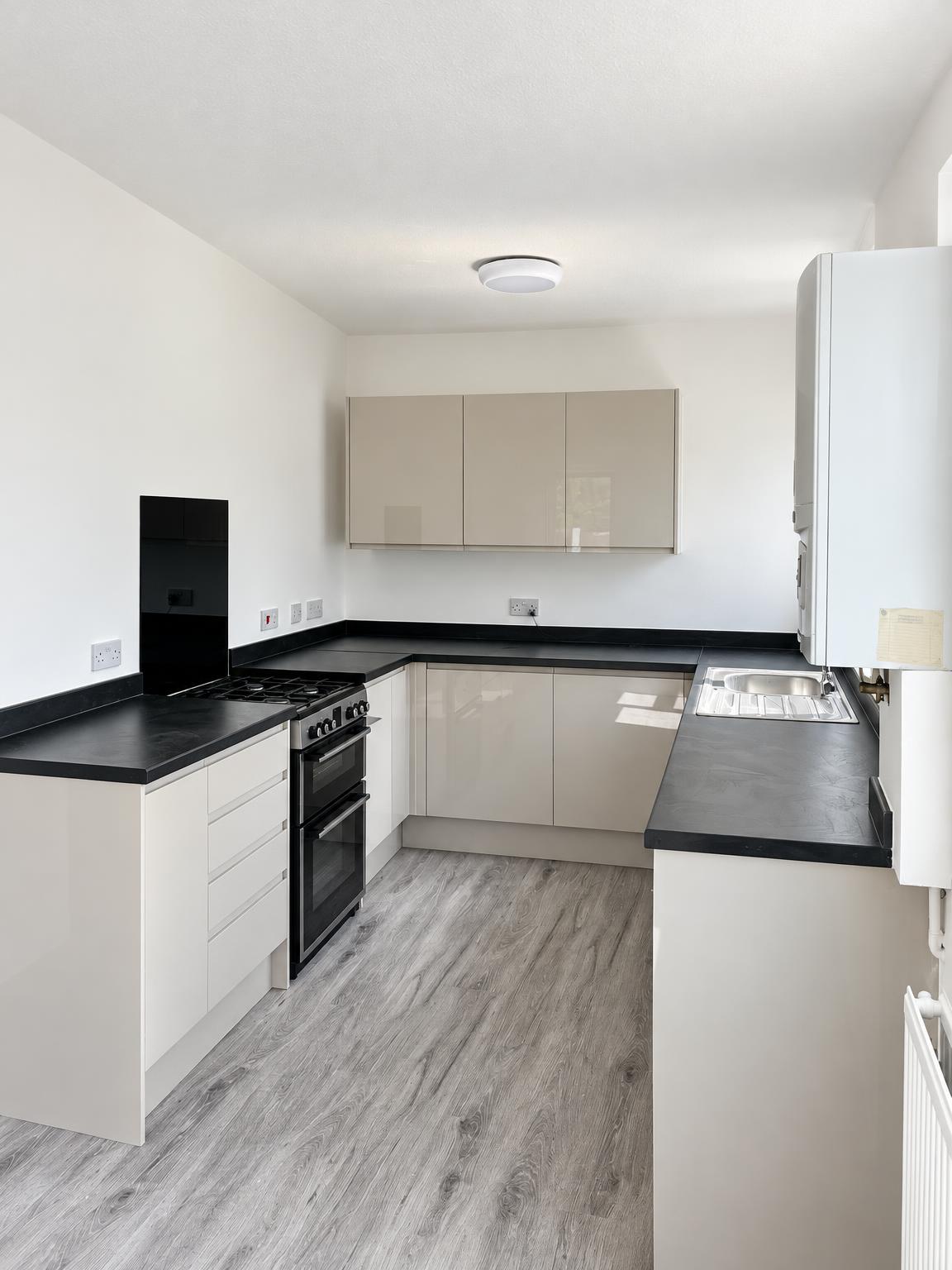 Gloss kitchen with range cooker