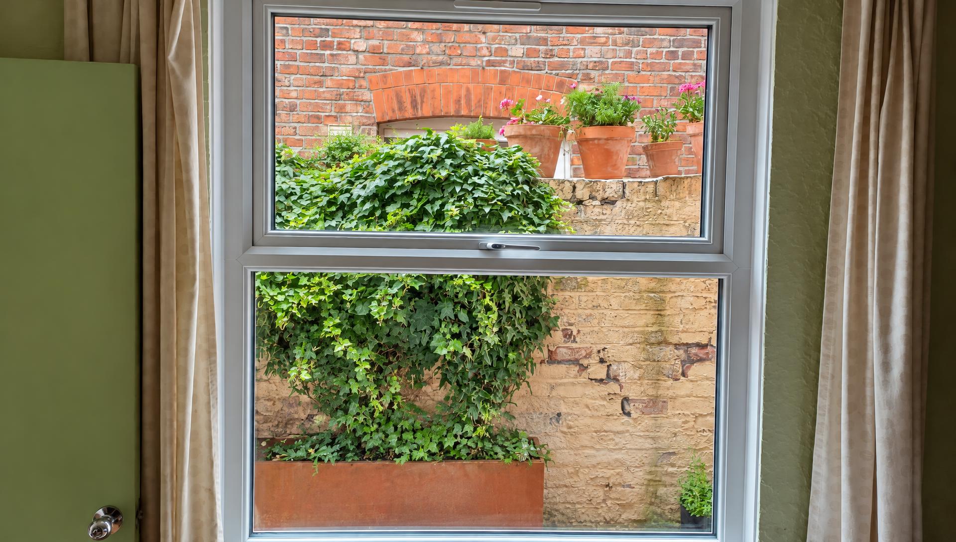 Vertical sliding sash