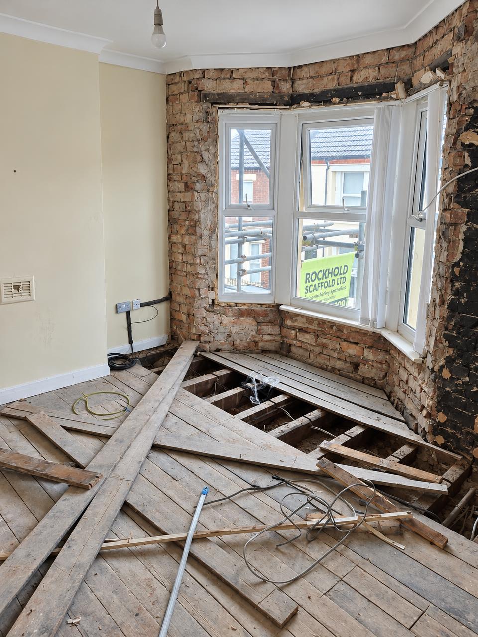 Bay-window bedroom: before